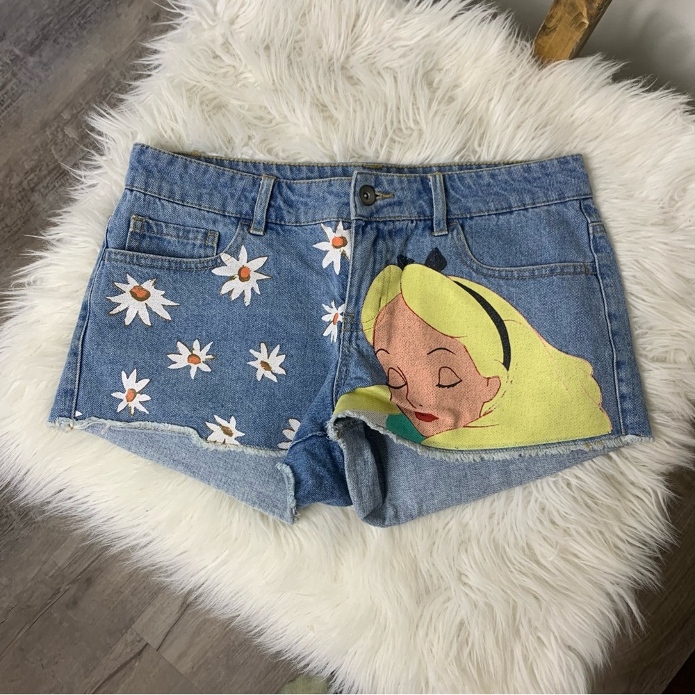 Disney Womens 0 Blue Denim Alice in Wonderland Painted Cut Off Shorts